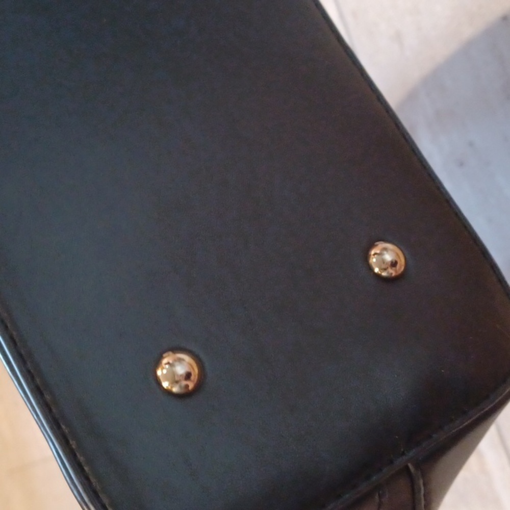 STUNNING Adrienne Vittadini Black Shoulder Bag - Picture 3 of 12